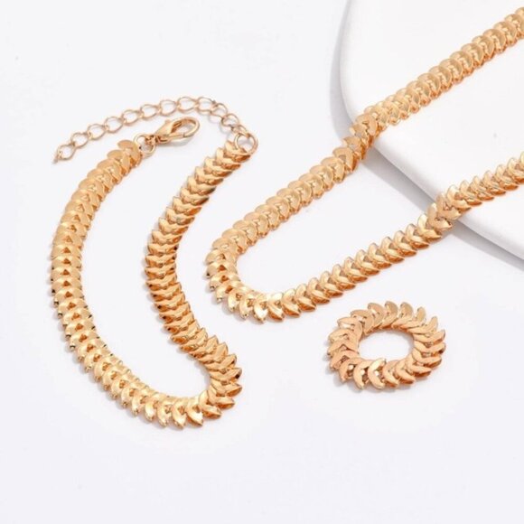 18K Gold Filled Chevron Link Necklace, Bracelet & Ring Set - Picture 3 of 3